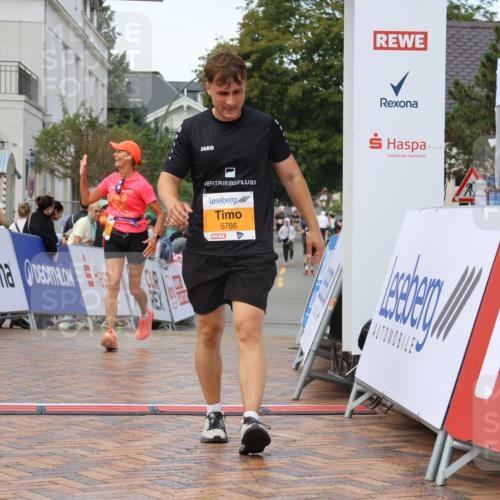 31.08.2025 - 21. Blankeneser Heldenlauf Strokosch-Dieckow http://msf.ph/oto/8703671 31.08.2025 13:02:06 Ziel 5766, 5757, 5812 meine-sportfotos.de