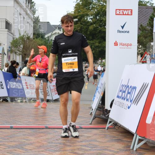 31.08.2025 - 21. Blankeneser Heldenlauf Strokosch-Dieckow http://msf.ph/oto/8703673 31.08.2025 13:02:06 Ziel 5766, 5757, 5812 meine-sportfotos.de