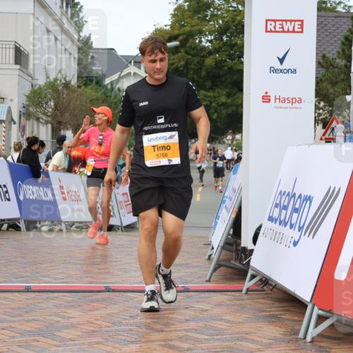 31.08.2025 - 21. Blankeneser Heldenlauf Strokosch-Dieckow http://msf.ph/oto/8703674 31.08.2025 13:02:06 Ziel 5766, 5757, 5812 meine-sportfotos.de
