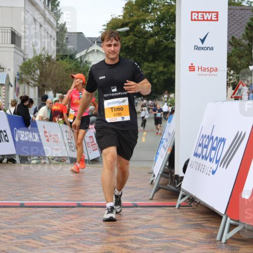 31.08.2025 - 21. Blankeneser Heldenlauf Strokosch-Dieckow http://msf.ph/oto/8703676 31.08.2025 13:02:06 Ziel 5766, 5757, 5812 meine-sportfotos.de