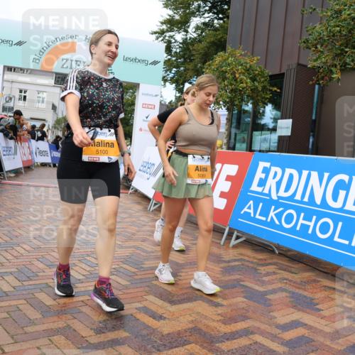 31.08.2025 - 21. Blankeneser Heldenlauf Strokosch-Dieckow http://msf.ph/oto/8703686 31.08.2025 13:02:00 Ziel 5325, 5757, 5064, 5100, 5069 meine-sportfotos.de