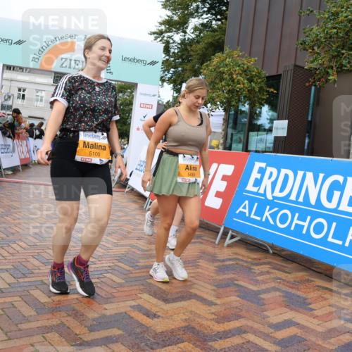 31.08.2025 - 21. Blankeneser Heldenlauf Strokosch-Dieckow http://msf.ph/oto/8703687 31.08.2025 13:02:00 Ziel 5325, 5757, 5064, 5100, 5069 meine-sportfotos.de