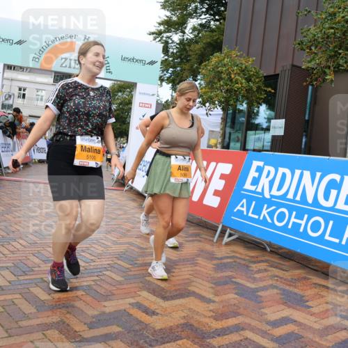 31.08.2025 - 21. Blankeneser Heldenlauf Strokosch-Dieckow http://msf.ph/oto/8703688 31.08.2025 13:02:00 Ziel 5325, 5757, 5064, 5100, 5069 meine-sportfotos.de