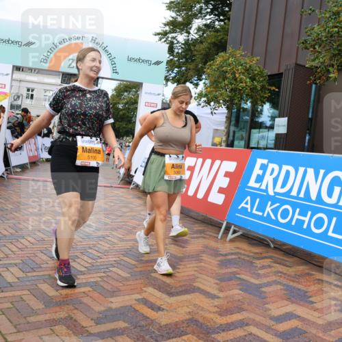 31.08.2025 - 21. Blankeneser Heldenlauf Strokosch-Dieckow http://msf.ph/oto/8703690 31.08.2025 13:02:00 Ziel 5325, 5757, 5064, 5100, 5069 meine-sportfotos.de