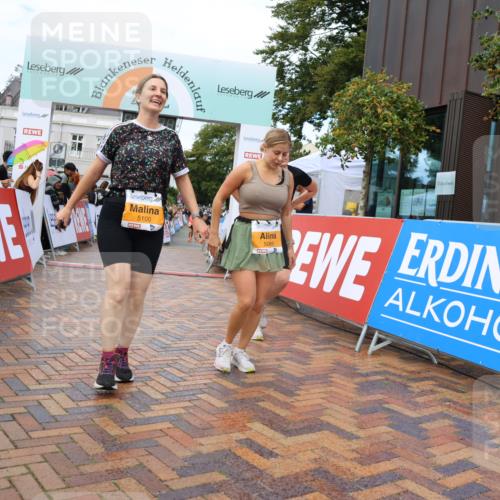 31.08.2025 - 21. Blankeneser Heldenlauf Strokosch-Dieckow http://msf.ph/oto/8703693 31.08.2025 13:01:59 Ziel 5325, 5757, 5612, 5064, 5100, 5069 meine-sportfotos.de