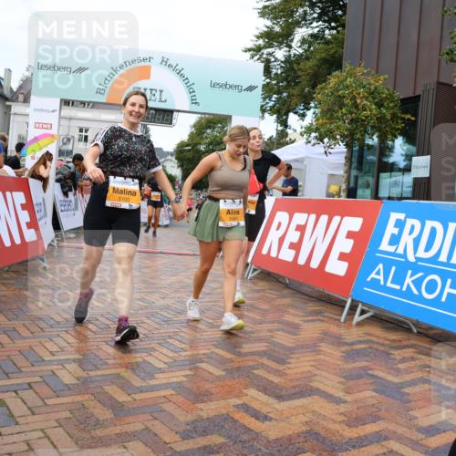 31.08.2025 - 21. Blankeneser Heldenlauf Strokosch-Dieckow http://msf.ph/oto/8703697 31.08.2025 13:01:59 Ziel 5325, 5757, 5612, 5064, 5100, 5069 meine-sportfotos.de
