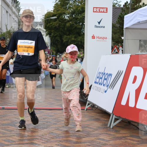 31.08.2025 - 21. Blankeneser Heldenlauf Strokosch-Dieckow http://msf.ph/oto/8703710 31.08.2025 13:01:52 Ziel 5325, 5612, 4307 meine-sportfotos.de