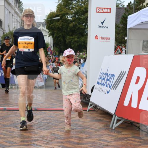 31.08.2025 - 21. Blankeneser Heldenlauf Strokosch-Dieckow http://msf.ph/oto/8703712 31.08.2025 13:01:52 Ziel 5325, 5612, 4307 meine-sportfotos.de