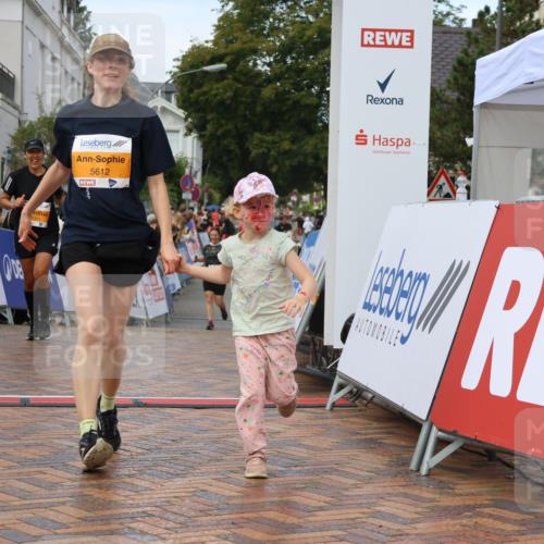 31.08.2025 - 21. Blankeneser Heldenlauf Strokosch-Dieckow http://msf.ph/oto/8703713 31.08.2025 13:01:51 Ziel 5325, 5612, 4307 meine-sportfotos.de