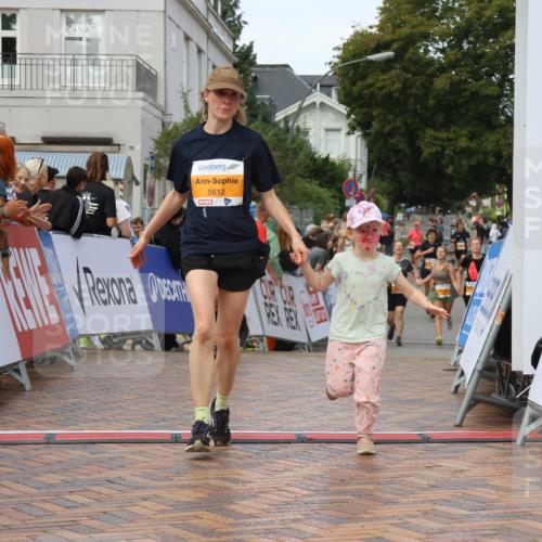 31.08.2025 - 21. Blankeneser Heldenlauf Strokosch-Dieckow http://msf.ph/oto/8703720 31.08.2025 13:01:51 Ziel 5325, 5612, 4307 meine-sportfotos.de