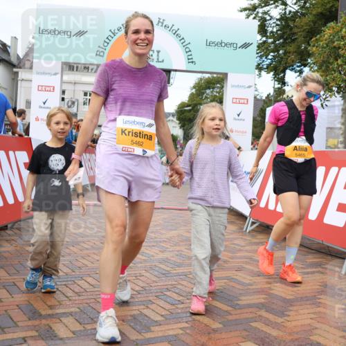31.08.2025 - 21. Blankeneser Heldenlauf Strokosch-Dieckow http://msf.ph/oto/8703755 31.08.2025 13:01:11 Ziel 5465, 5462 meine-sportfotos.de