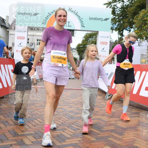 31.08.2025 - 21. Blankeneser Heldenlauf Strokosch-Dieckow http://msf.ph/oto/8703756 31.08.2025 13:01:11 Ziel 5465, 5462 meine-sportfotos.de