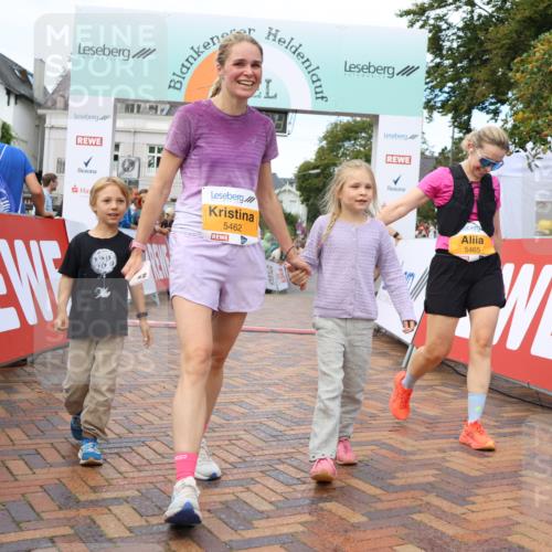 31.08.2025 - 21. Blankeneser Heldenlauf Strokosch-Dieckow http://msf.ph/oto/8703757 31.08.2025 13:01:11 Ziel 5465, 5462 meine-sportfotos.de