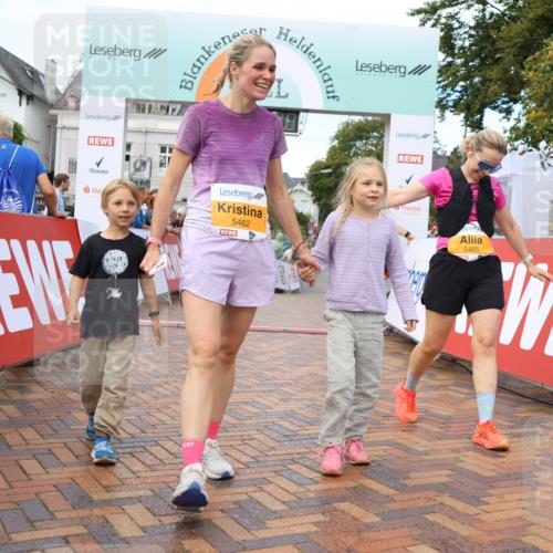 31.08.2025 - 21. Blankeneser Heldenlauf Strokosch-Dieckow http://msf.ph/oto/8703758 31.08.2025 13:01:11 Ziel 5465, 5462 meine-sportfotos.de