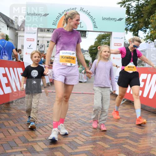 31.08.2025 - 21. Blankeneser Heldenlauf Strokosch-Dieckow http://msf.ph/oto/8703759 31.08.2025 13:01:11 Ziel 5465, 5462 meine-sportfotos.de
