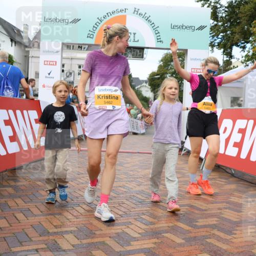 31.08.2025 - 21. Blankeneser Heldenlauf Strokosch-Dieckow http://msf.ph/oto/8703762 31.08.2025 13:01:11 Ziel 5465, 5462 meine-sportfotos.de