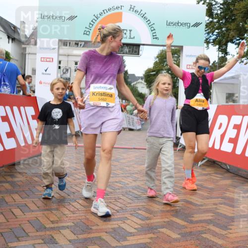 31.08.2025 - 21. Blankeneser Heldenlauf Strokosch-Dieckow http://msf.ph/oto/8703763 31.08.2025 13:01:11 Ziel 5465, 5462 meine-sportfotos.de