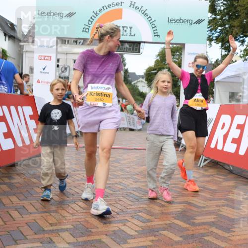 31.08.2025 - 21. Blankeneser Heldenlauf Strokosch-Dieckow http://msf.ph/oto/8703764 31.08.2025 13:01:11 Ziel 5465, 5462 meine-sportfotos.de