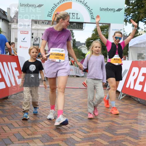 31.08.2025 - 21. Blankeneser Heldenlauf Strokosch-Dieckow http://msf.ph/oto/8703765 31.08.2025 13:01:11 Ziel 5465, 5462 meine-sportfotos.de