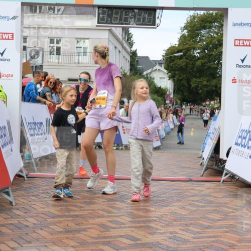 31.08.2025 - 21. Blankeneser Heldenlauf Strokosch-Dieckow http://msf.ph/oto/8703768 31.08.2025 13:01:08 Ziel 5465, 5462 meine-sportfotos.de