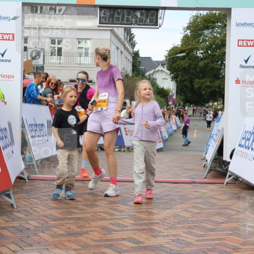 31.08.2025 - 21. Blankeneser Heldenlauf Strokosch-Dieckow http://msf.ph/oto/8703769 31.08.2025 13:01:08 Ziel 5465, 5462 meine-sportfotos.de