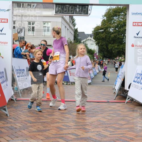 31.08.2025 - 21. Blankeneser Heldenlauf Strokosch-Dieckow http://msf.ph/oto/8703770 31.08.2025 13:01:07 Ziel 5465, 5462 meine-sportfotos.de