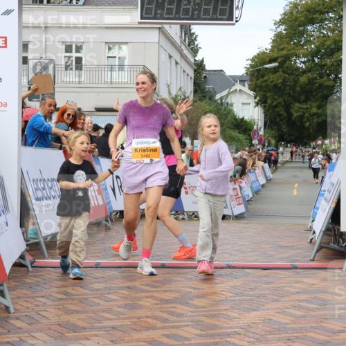 31.08.2025 - 21. Blankeneser Heldenlauf Strokosch-Dieckow http://msf.ph/oto/8703771 31.08.2025 13:01:07 Ziel 5465, 5462 meine-sportfotos.de