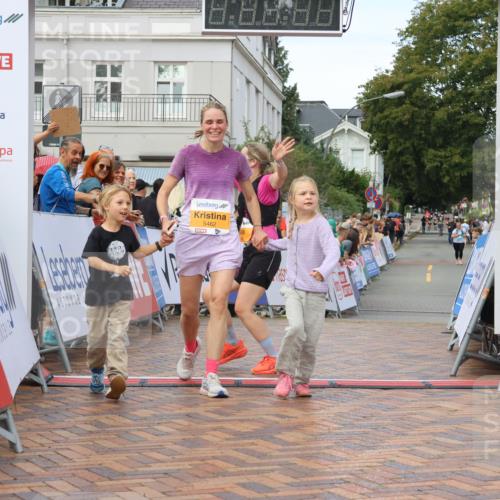 31.08.2025 - 21. Blankeneser Heldenlauf Strokosch-Dieckow http://msf.ph/oto/8703772 31.08.2025 13:01:07 Ziel 5465, 5462 meine-sportfotos.de