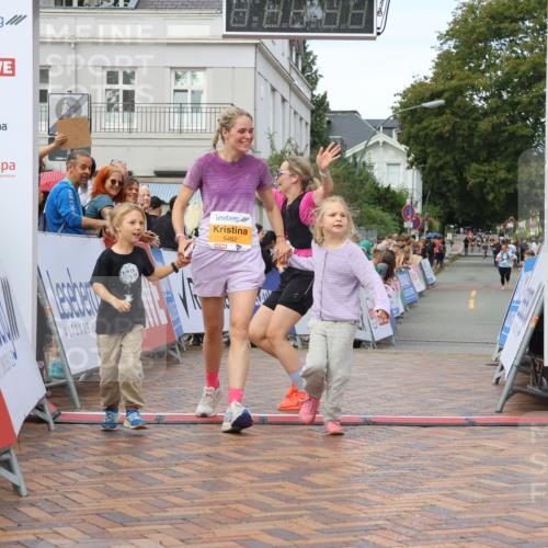 31.08.2025 - 21. Blankeneser Heldenlauf Strokosch-Dieckow http://msf.ph/oto/8703773 31.08.2025 13:01:06 Ziel 5465, 5462 meine-sportfotos.de