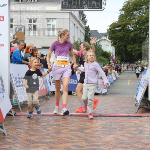 31.08.2025 - 21. Blankeneser Heldenlauf Strokosch-Dieckow http://msf.ph/oto/8703774 31.08.2025 13:01:06 Ziel 5465, 5462 meine-sportfotos.de