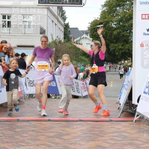 31.08.2025 - 21. Blankeneser Heldenlauf Strokosch-Dieckow http://msf.ph/oto/8703775 31.08.2025 13:01:06 Ziel 5465, 5462 meine-sportfotos.de