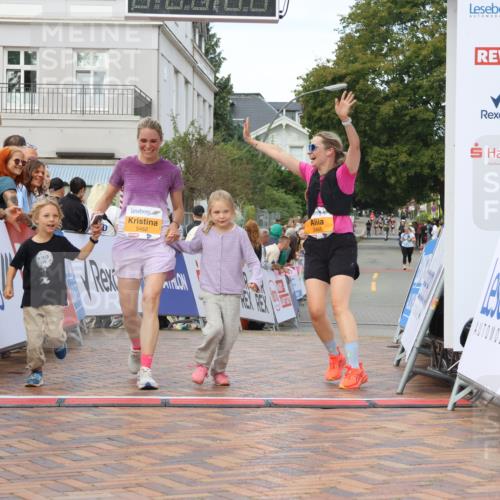 31.08.2025 - 21. Blankeneser Heldenlauf Strokosch-Dieckow http://msf.ph/oto/8703776 31.08.2025 13:01:06 Ziel 5465, 5462 meine-sportfotos.de