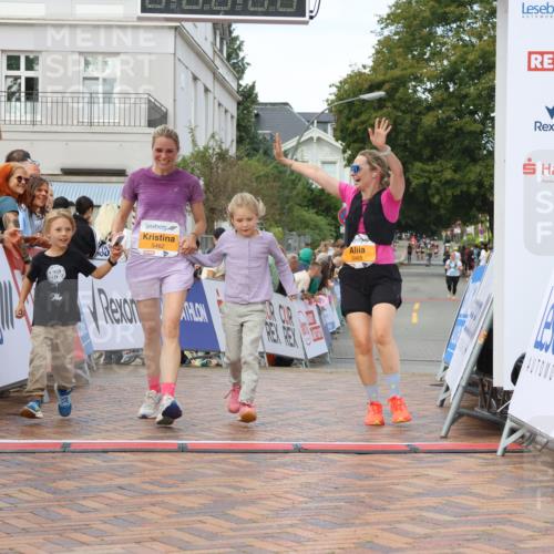 31.08.2025 - 21. Blankeneser Heldenlauf Strokosch-Dieckow http://msf.ph/oto/8703778 31.08.2025 13:01:06 Ziel 5465, 5462 meine-sportfotos.de