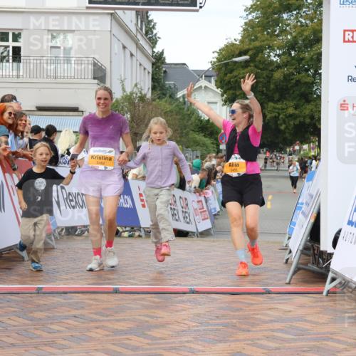 31.08.2025 - 21. Blankeneser Heldenlauf Strokosch-Dieckow http://msf.ph/oto/8703780 31.08.2025 13:01:05 Ziel 5465, 5462 meine-sportfotos.de
