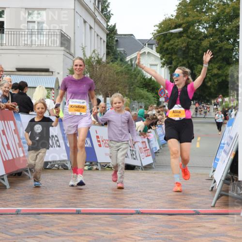 31.08.2025 - 21. Blankeneser Heldenlauf Strokosch-Dieckow http://msf.ph/oto/8703782 31.08.2025 13:01:05 Ziel 5465, 5462 meine-sportfotos.de