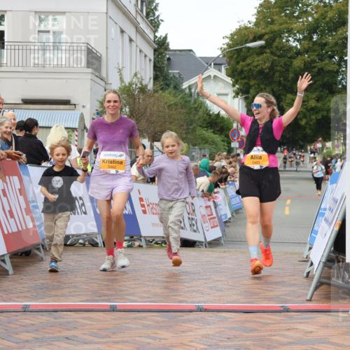 31.08.2025 - 21. Blankeneser Heldenlauf Strokosch-Dieckow http://msf.ph/oto/8703783 31.08.2025 13:01:05 Ziel 5465, 5462 meine-sportfotos.de