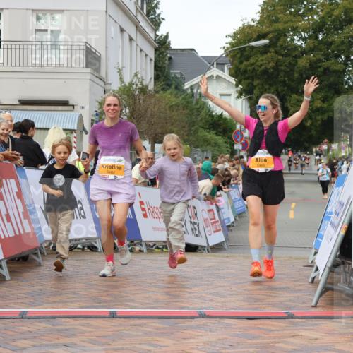 31.08.2025 - 21. Blankeneser Heldenlauf Strokosch-Dieckow http://msf.ph/oto/8703784 31.08.2025 13:01:05 Ziel 5465, 5462 meine-sportfotos.de