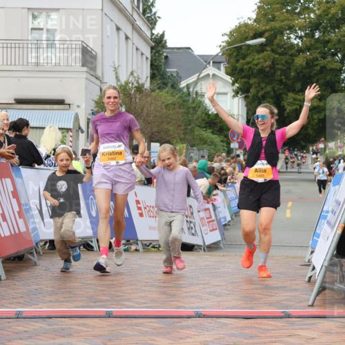 31.08.2025 - 21. Blankeneser Heldenlauf Strokosch-Dieckow http://msf.ph/oto/8703786 31.08.2025 13:01:04 Ziel 5465, 5462 meine-sportfotos.de