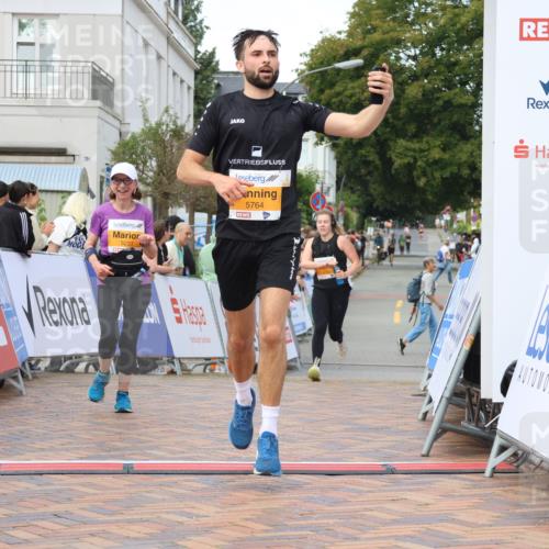 31.08.2025 - 21. Blankeneser Heldenlauf Strokosch-Dieckow http://msf.ph/oto/8703845 31.08.2025 12:59:59 Ziel 5764, 5256, 5142, 5233 meine-sportfotos.de