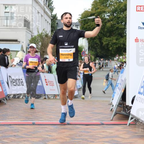 31.08.2025 - 21. Blankeneser Heldenlauf Strokosch-Dieckow http://msf.ph/oto/8703846 31.08.2025 12:59:59 Ziel 5764, 5256, 5142, 5233 meine-sportfotos.de