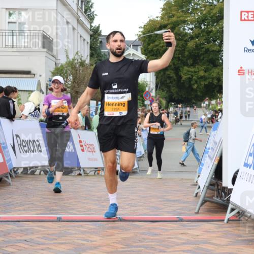 31.08.2025 - 21. Blankeneser Heldenlauf Strokosch-Dieckow http://msf.ph/oto/8703847 31.08.2025 12:59:59 Ziel 5764, 5256, 5142, 5233 meine-sportfotos.de