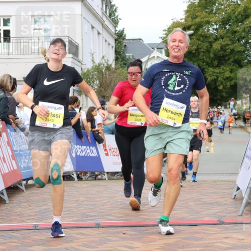 31.08.2025 - 21. Blankeneser Heldenlauf Strokosch-Dieckow http://msf.ph/oto/8704326 31.08.2025 10:30:15 Ziel 2445, 2444, 2616, 2253, 2226, 2588, 2731, 2543 meine-sportfotos.de