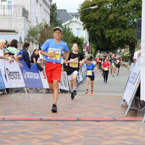 31.08.2025 - 21. Blankeneser Heldenlauf Strokosch-Dieckow http://msf.ph/oto/8704343 31.08.2025 10:30:05 Ziel 2210, 2260, 2169 meine-sportfotos.de