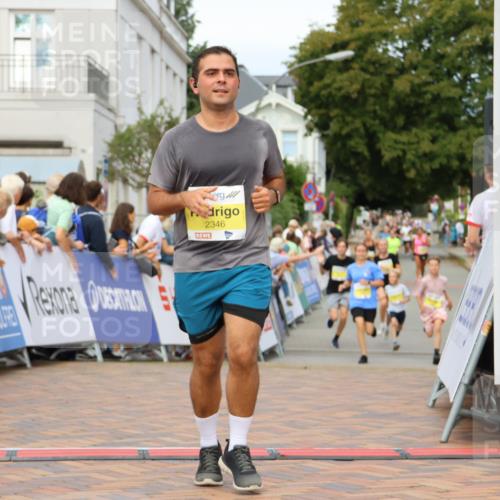 31.08.2025 - 21. Blankeneser Heldenlauf Strokosch-Dieckow http://msf.ph/oto/8704475 31.08.2025 10:28:48 Ziel 2346, 2697, 2700, 2387 meine-sportfotos.de