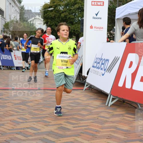 31.08.2025 - 21. Blankeneser Heldenlauf Strokosch-Dieckow http://msf.ph/oto/8704667 31.08.2025 10:27:10 Ziel 1101, 2150, 2205, 2521, 2517, 2413 meine-sportfotos.de