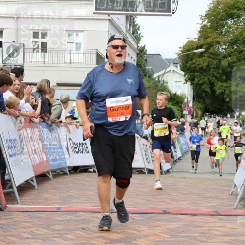 31.08.2025 - 21. Blankeneser Heldenlauf Strokosch-Dieckow http://msf.ph/oto/8704673 31.08.2025 10:27:05 Ziel 1101, 2468, 2393, 2205, 2521 meine-sportfotos.de