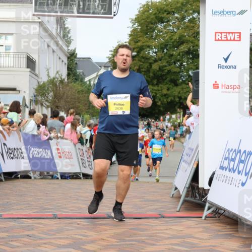 31.08.2025 - 21. Blankeneser Heldenlauf Strokosch-Dieckow http://msf.ph/oto/8704840 31.08.2025 10:25:22 Ziel 2541, 2636, 2383, 2367, 2504 meine-sportfotos.de
