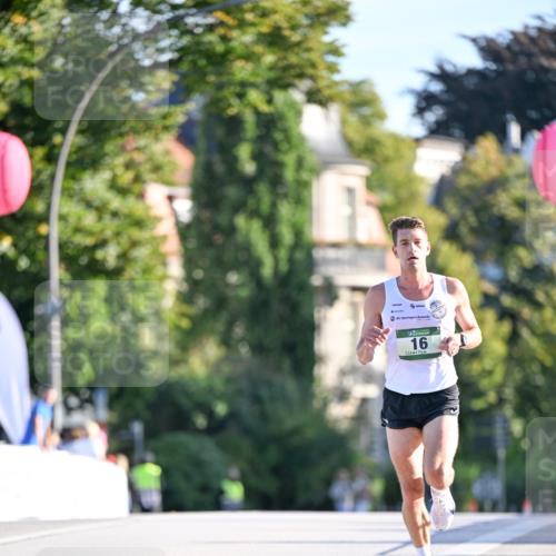 07.09.2025 - BARMER Alsterlauf Dr. Thomas Lammeyer http://msf.ph/oto/8704977 07.09.2025 09:17:43 Laufen 16 meine-sportfotos.de
