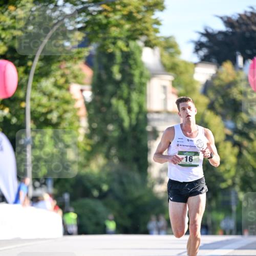 07.09.2025 - BARMER Alsterlauf Dr. Thomas Lammeyer http://msf.ph/oto/8704979 07.09.2025 09:17:43 Laufen 16 meine-sportfotos.de