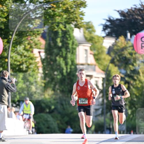 07.09.2025 - BARMER Alsterlauf Dr. Thomas Lammeyer http://msf.ph/oto/8705064 07.09.2025 09:18:49 Laufen 3947 meine-sportfotos.de